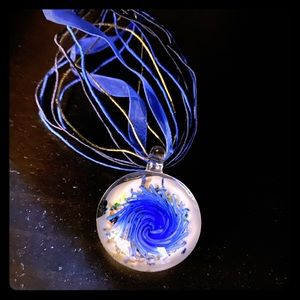 Glass pendant necklace (Blue)